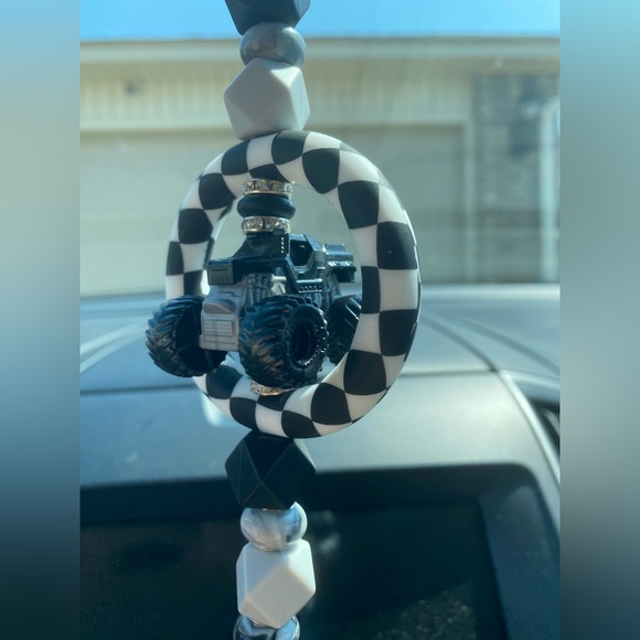 Monster truck keychains - Picture 2 of 3